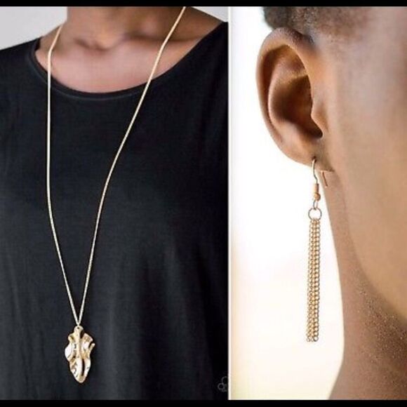 Paparazzi Necklace With Matching Earrings - Picture 1 of 1